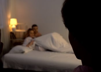 A roadmap to victory when your husband is caught pants down. You can still win or lose together / Apostle Paul / Contributor