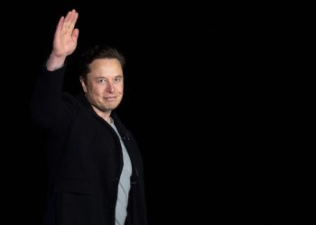 Legal opinion on the impending legal battle between Twitter and Elon Musk. Who has a stronger case? Experts weigh in