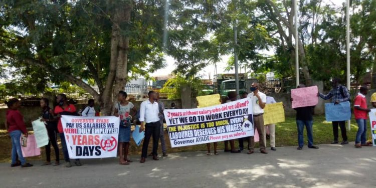 Workers in Cross River protest alleged non-payment of salaries