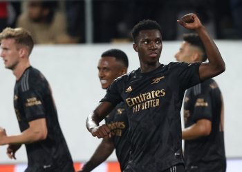 Arsenal off to winning start in Europa League, bringing laughter to a mourning nation