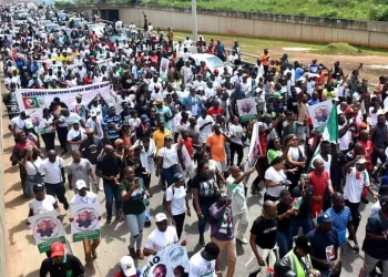 Newly wedded couple abandons their train to join Peter Obi supporters at “OBIdient`s rally”