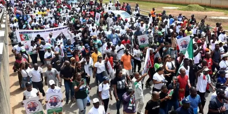 Newly wedded couple abandons their train to join Peter Obi supporters at “OBIdient`s rally”