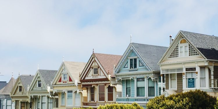 Falling Inflation: Is it a Good Time to Buy Your First Property? What Home Buyers Should Know