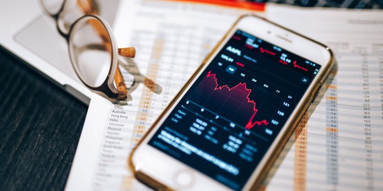 What are the types of investors in the market. How do you determine which type is a better option for you?